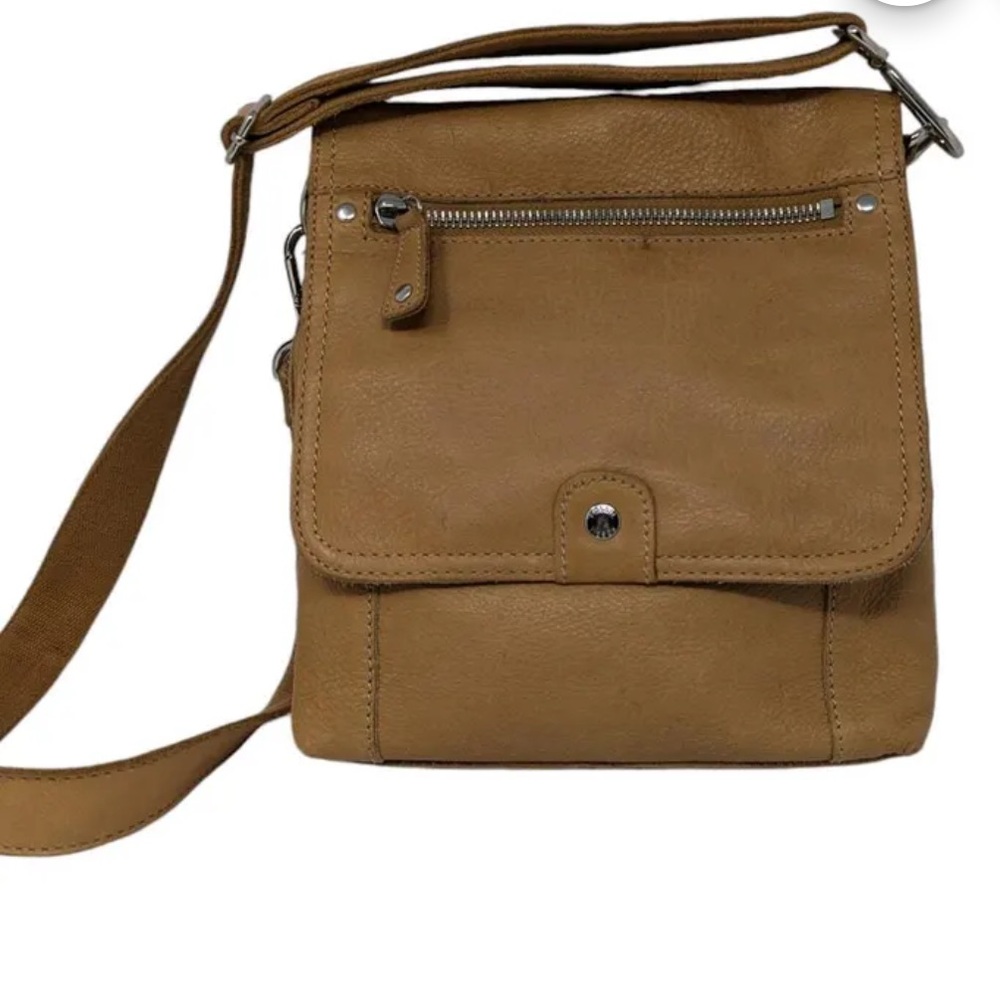 Very nice Boho chic distressed leather Fossil key bag